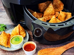 Вкусни домашни индийски самоси в еър фрайър (фритюрник с горещ въздух) - снимка на рецептата